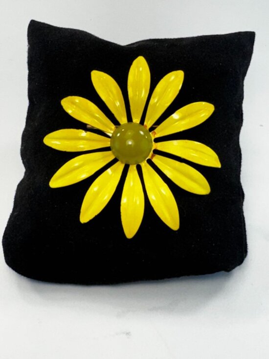 Unsigned Jewelry - Vintage 1960s Yellow Enamel Daisy Flower Brooch Large Mod Statement Pin